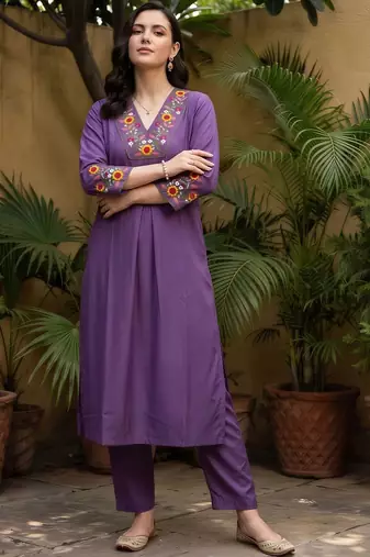 women floral embroidered regular thread work kurta with trousers