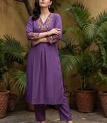 women floral embroidered regular thread work kurta with trousers