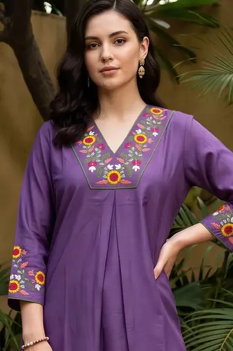 women floral embroidered regular thread work kurta with trousers