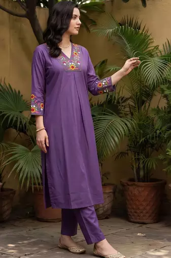 women floral embroidered regular thread work kurta with trousers