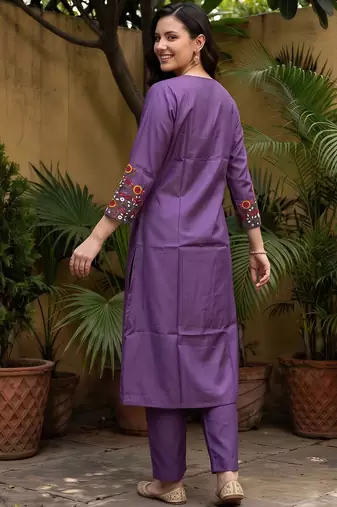 women floral embroidered regular thread work kurta with trousers