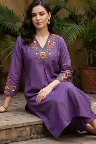 women floral embroidered regular thread work kurta with trousers