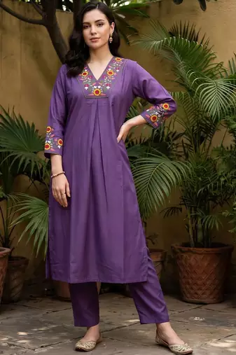 women floral embroidered regular thread work kurta with trousers