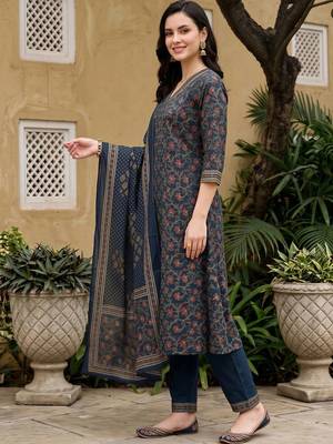 women ethnic motifs printed regular cotton kurta with trousers & with dupatta 3