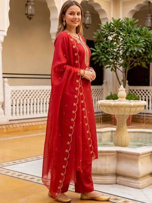 women ethnic motifs embroidered regular thread work liva kurta with palazzos & with dupatta 3