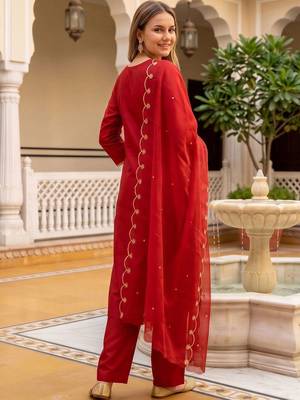 women ethnic motifs embroidered regular thread work liva kurta with palazzos & with dupatta 4