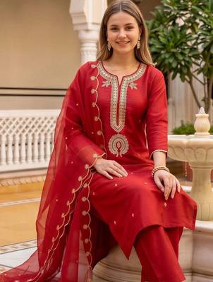 women ethnic motifs embroidered regular thread work liva kurta with palazzos & with dupatta 5