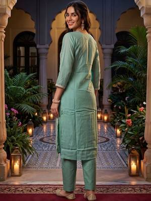 women ethnic motifs embroidered regular thread work kurta with trousers & with dupatta 4