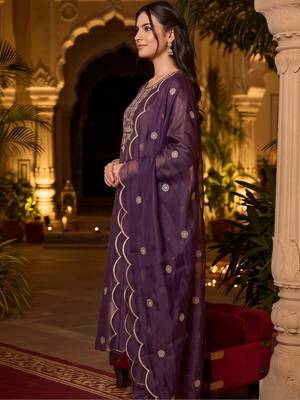 women ethnic motifs embroidered regular thread work kurta with trousers & with dupatta 3