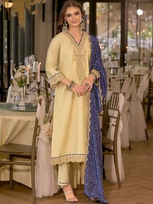 women ethnic motifs embroidered regular thread work kurta with trousers & with dupatta 1