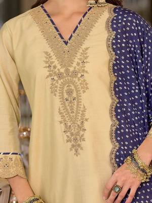 women ethnic motifs embroidered regular thread work kurta with trousers & with dupatta 3