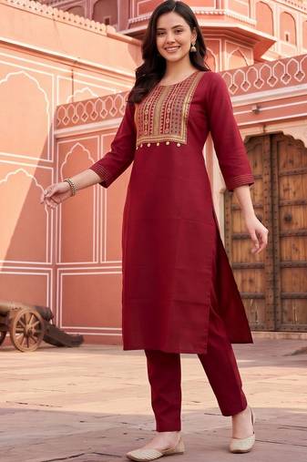 women ethnic motifs embroidered regular kurta with trousers