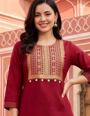 women ethnic motifs embroidered regular kurta with trousers 2