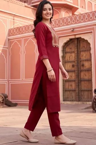 women ethnic motifs embroidered regular kurta with trousers