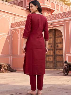 women ethnic motifs embroidered regular kurta with trousers 4
