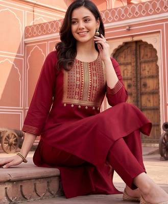 women ethnic motifs embroidered regular kurta with trousers 5