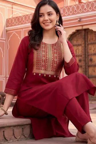 women ethnic motifs embroidered regular kurta with trousers