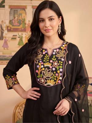 women floral embroidered regular thread work liva kurta with trousers & with dupatta 2