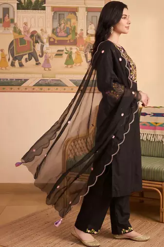 women floral embroidered regular thread work liva kurta with trousers & with dupatta
