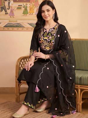 women floral embroidered regular thread work liva kurta with trousers & with dupatta 5