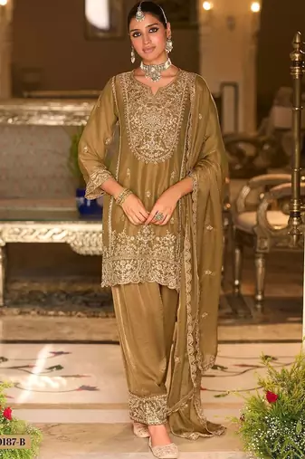 women ethnic motifs embroidered regular thread work kurta with patiala & with dupatta