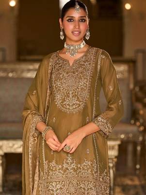 women ethnic motifs embroidered regular thread work kurta with patiala & with dupatta 4