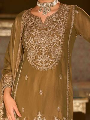 women ethnic motifs embroidered regular thread work kurta with patiala & with dupatta 5