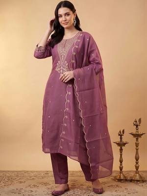 women ethnic motifs embroidered regular thread work kurta with trousers & with dupatta 1