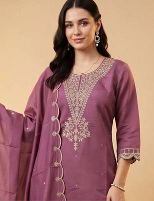 women ethnic motifs embroidered regular thread work kurta with trousers & with dupatta 2