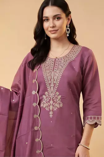 women ethnic motifs embroidered regular thread work kurta with trousers & with dupatta