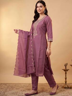 women ethnic motifs embroidered regular thread work kurta with trousers & with dupatta 3