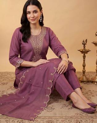 women ethnic motifs embroidered regular thread work kurta with trousers & with dupatta 5