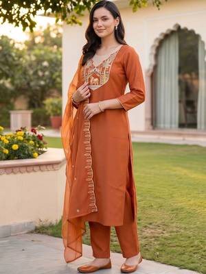 women ethnic motifs embroidered regular thread work kurta with trousers & with dupatta 3