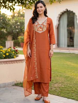 women ethnic motifs embroidered regular thread work kurta with trousers & with dupatta 6