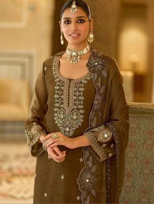 women ethnic motifs embroidered regular mirror work kurta with palazzos & with dupatta 2