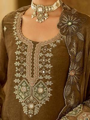 women ethnic motifs embroidered regular mirror work kurta with palazzos & with dupatta 5
