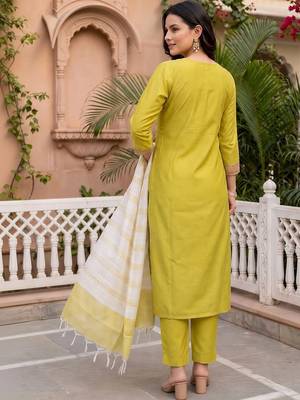 women ethnic motifs embroidered regular thread work liva kurta with trousers & with dupatta 4