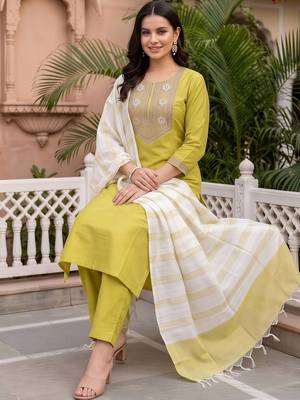 women ethnic motifs embroidered regular thread work liva kurta with trousers & with dupatta 5