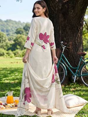 women floral printed regular kurta with trousers & with dupatta 4