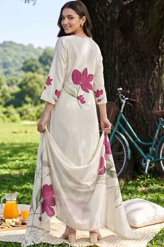 women floral printed regular kurta with trousers & with dupatta