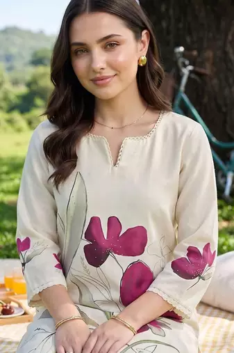 women floral printed regular kurta with trousers & with dupatta