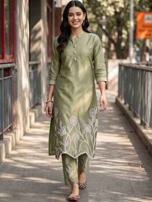women floral embroidered regular thread work kurta with trousers 1