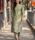 women floral embroidered regular thread work kurta with trousers