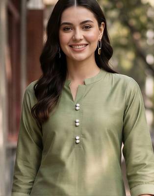 women floral embroidered regular thread work kurta with trousers 4