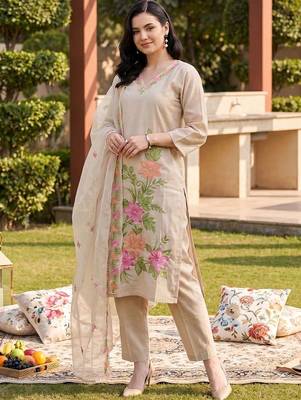 women floral embroidered regular thread work kurta with trousers & with dupatta 1