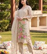 women floral embroidered regular thread work kurta with trousers & with dupatta