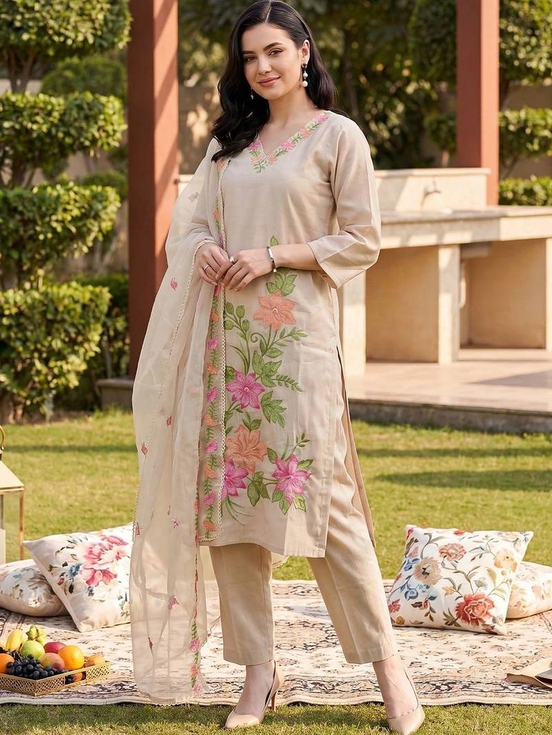 women floral embroidered regular thread work kurta with trousers & with dupatta
