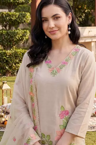 women floral embroidered regular thread work kurta with trousers & with dupatta