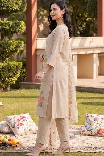 women floral embroidered regular thread work kurta with trousers & with dupatta