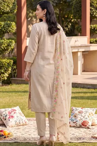 women floral embroidered regular thread work kurta with trousers & with dupatta